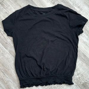 Women’s scoop neck tee with size S